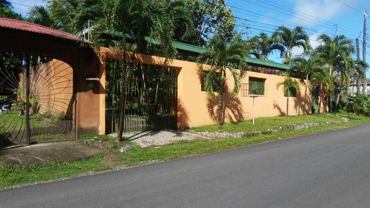 Puerto Jiménez Embassy House B&B 외부 사진
